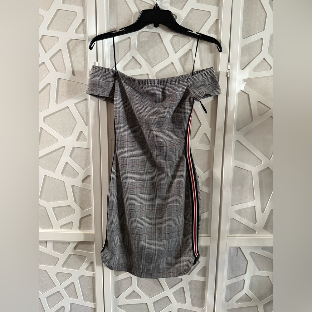 NWT Off Shoulder Guess Jet Black Plaid Dress